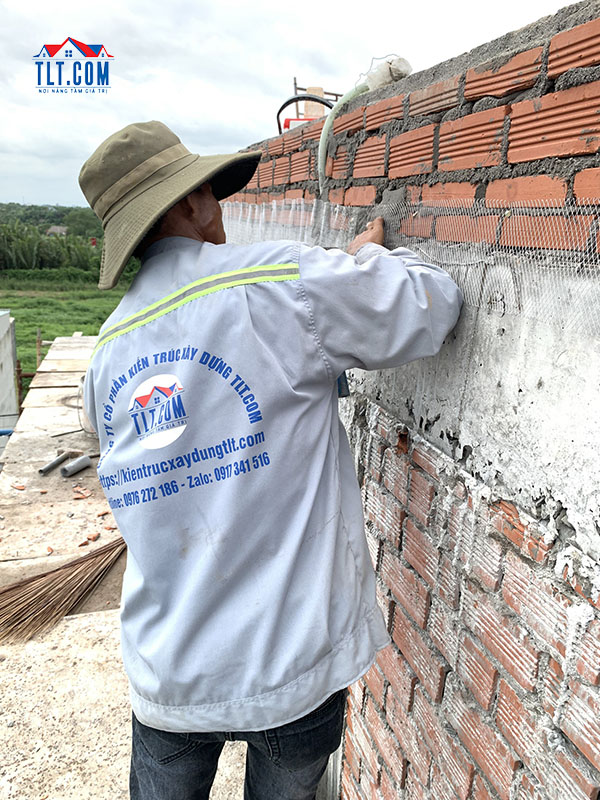 Bao lưới vây quanh tường