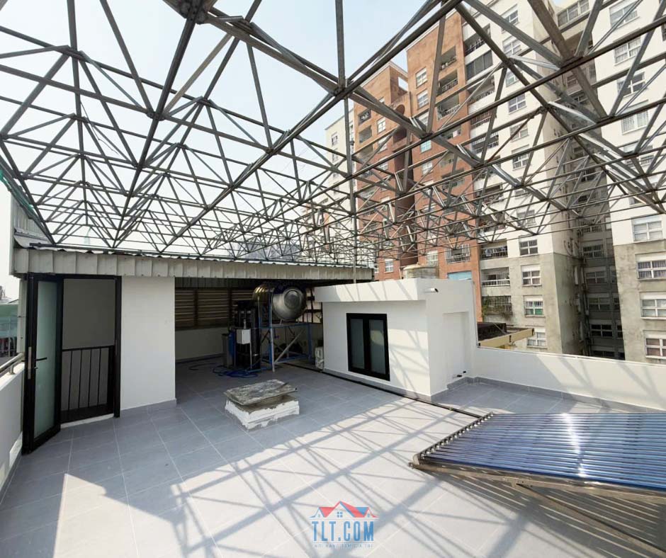 Sân thượng rộng