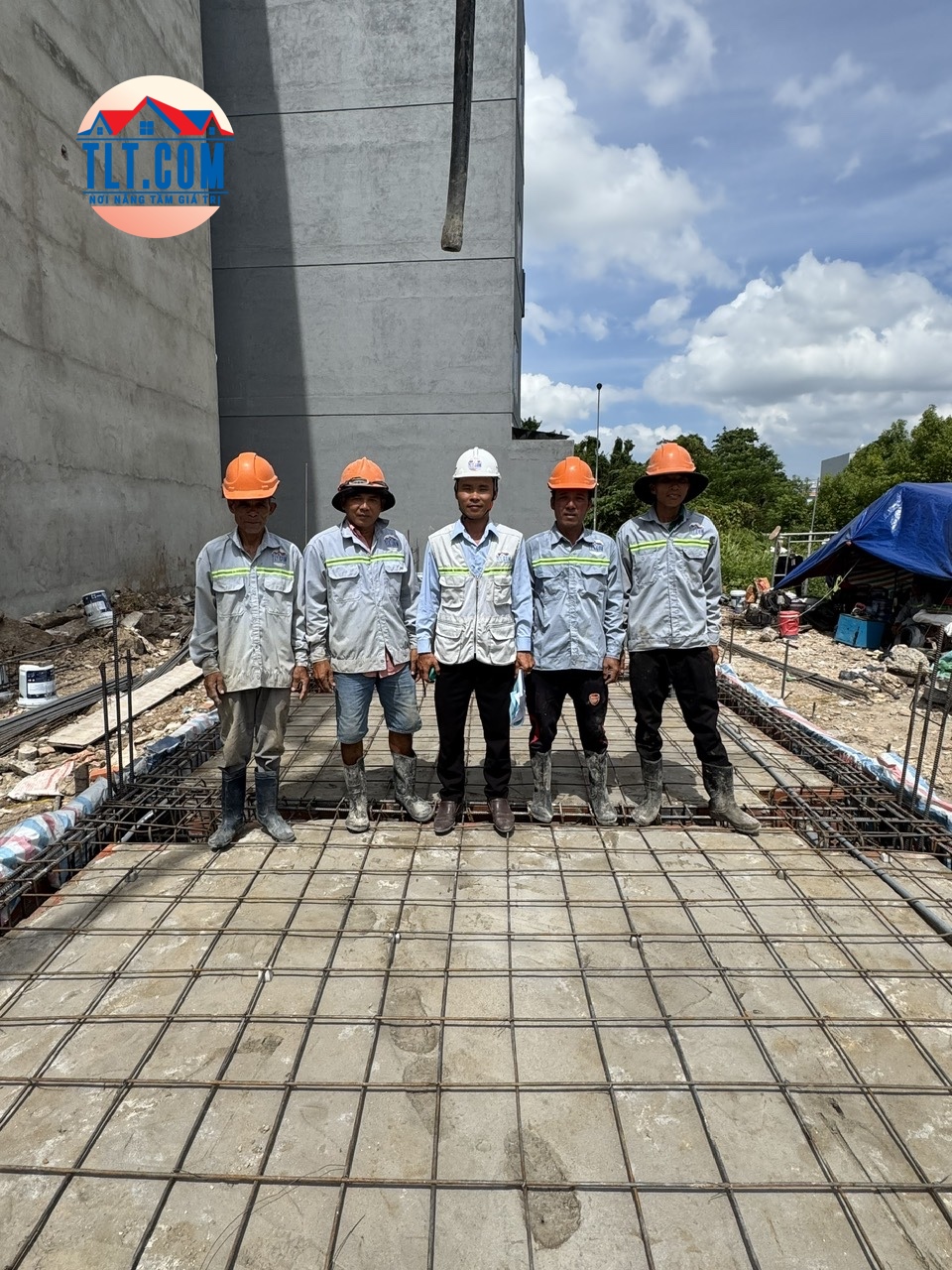 Đội ngũ thợ thi công xây dựng nhà