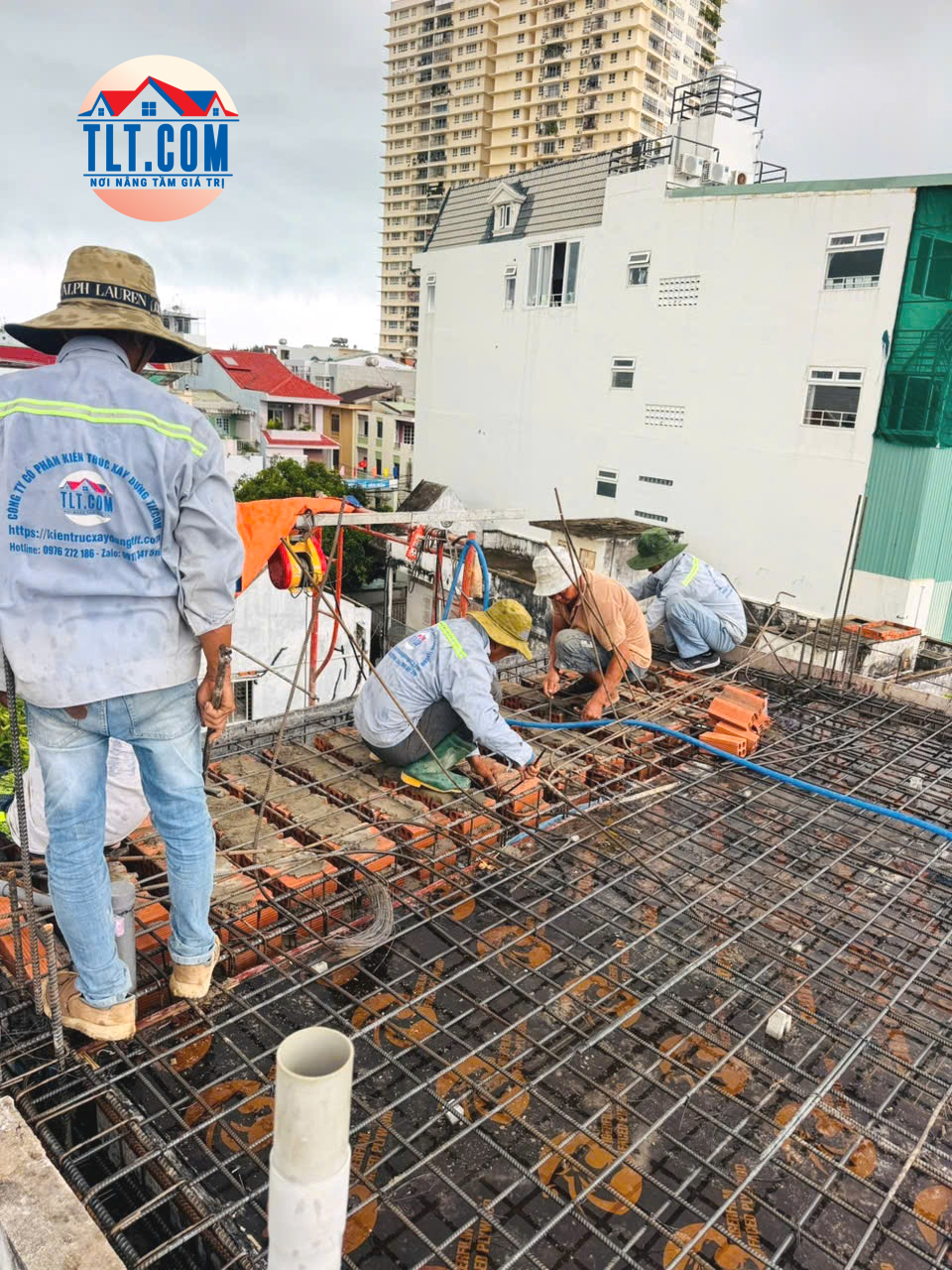 Thi công đan sắt thép chuẩn bị công đoạn đổ bê tông sàn lầu 1