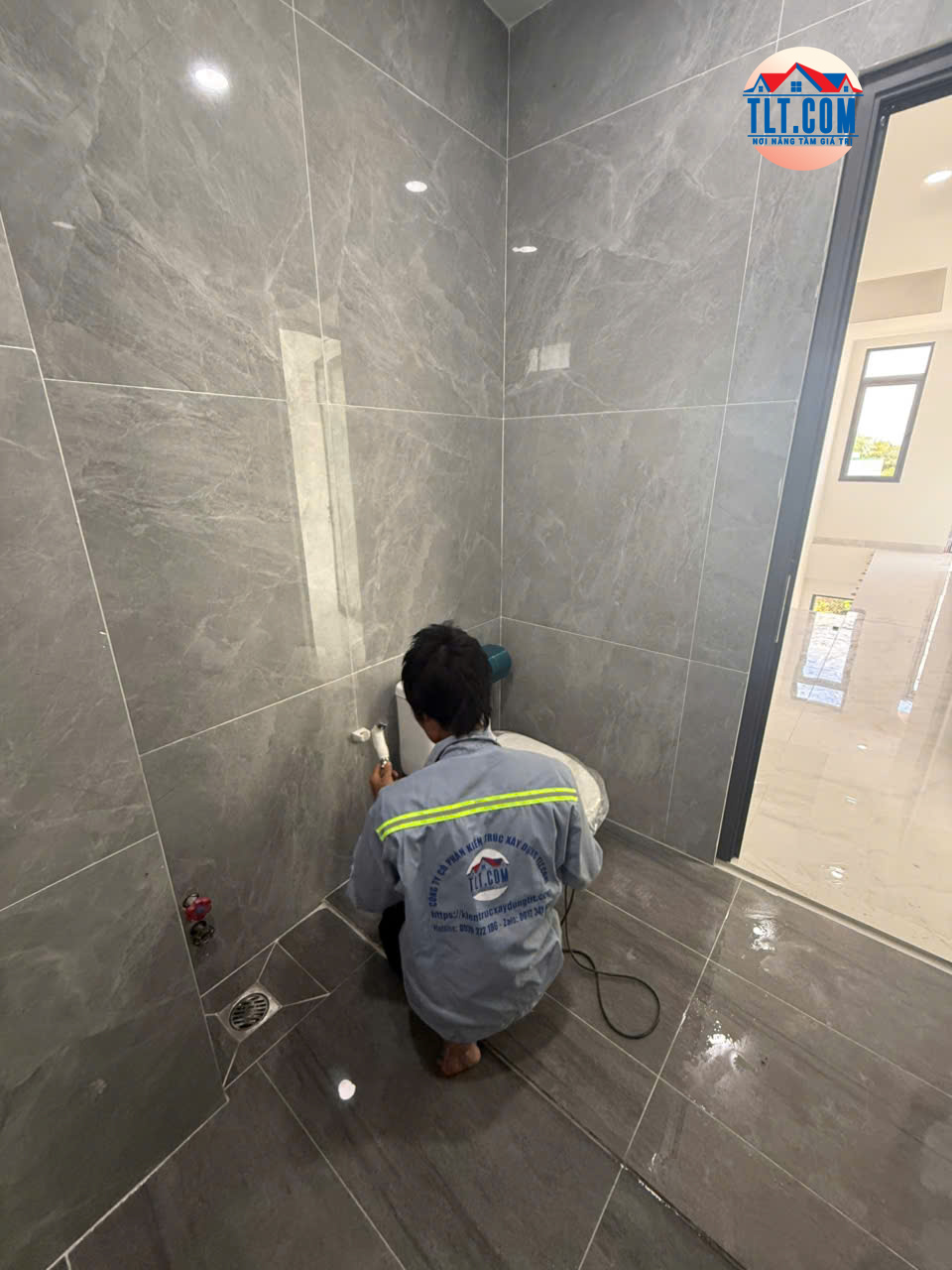 thi công hoàn thiện khu vực wc