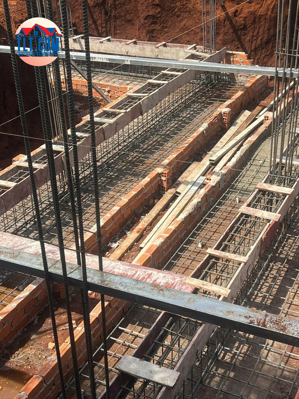 Thi công đổ móng nhà