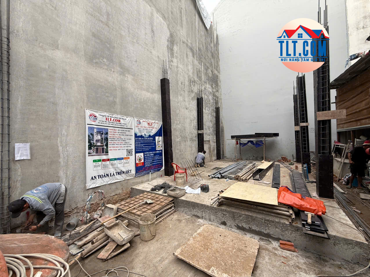 Thi công đổ bê tông cột, cốp pha