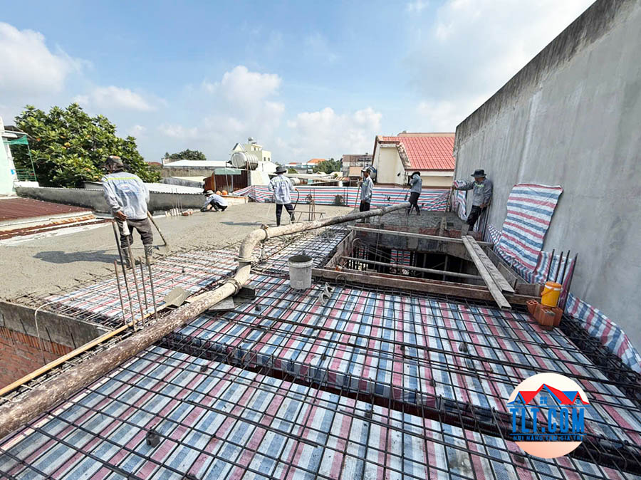 đổ bê tông móng