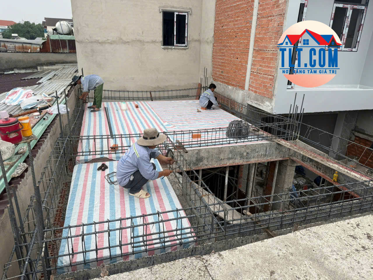 X&acirc;y nh&agrave; phần th&ocirc;