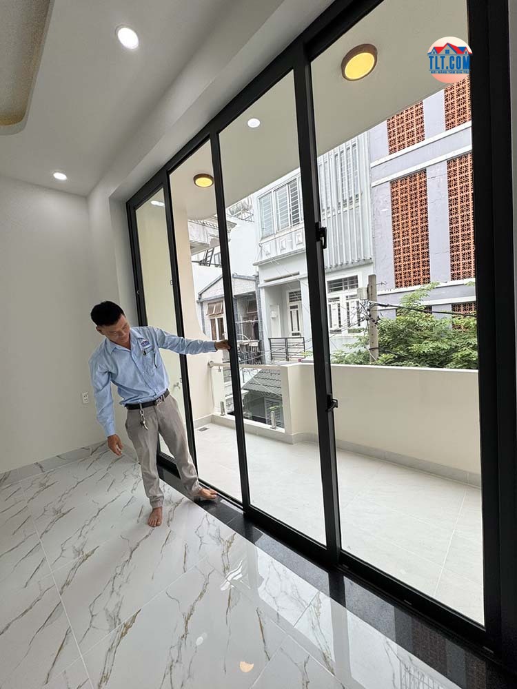 Bàn giao nhà 1 trệt 2 lầu