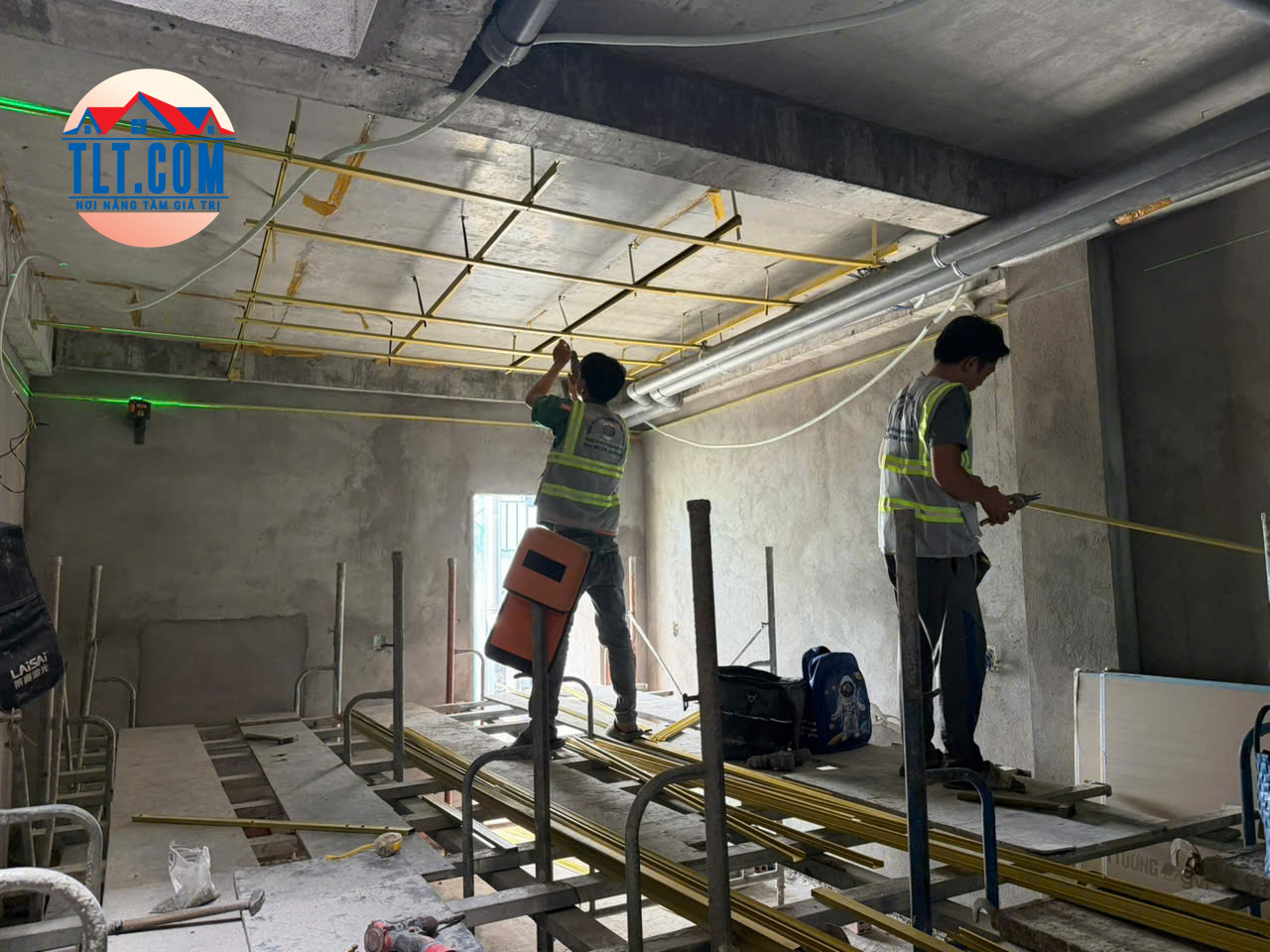 thi công đóng trần nhà