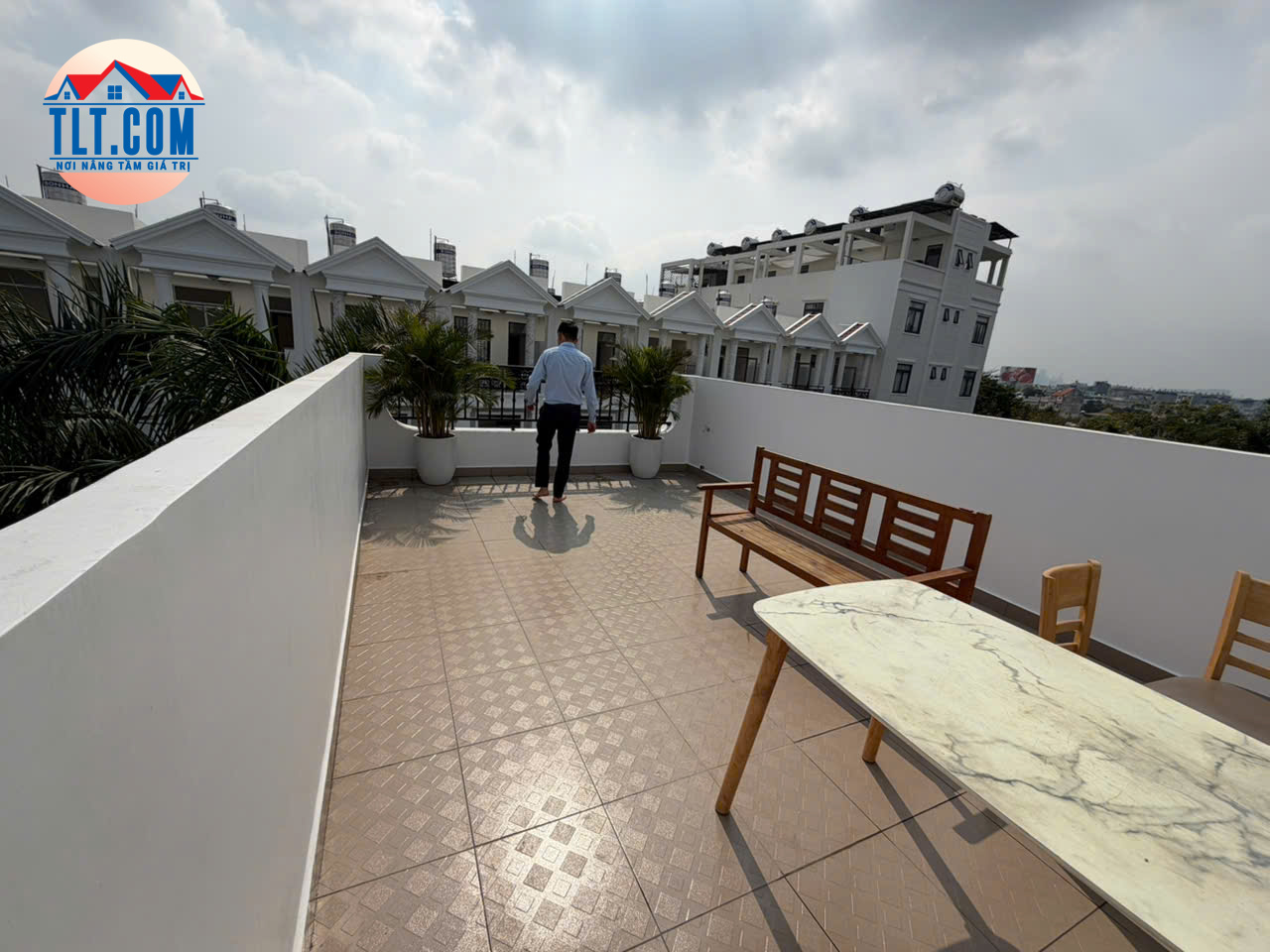 Không gian trên sân thượng