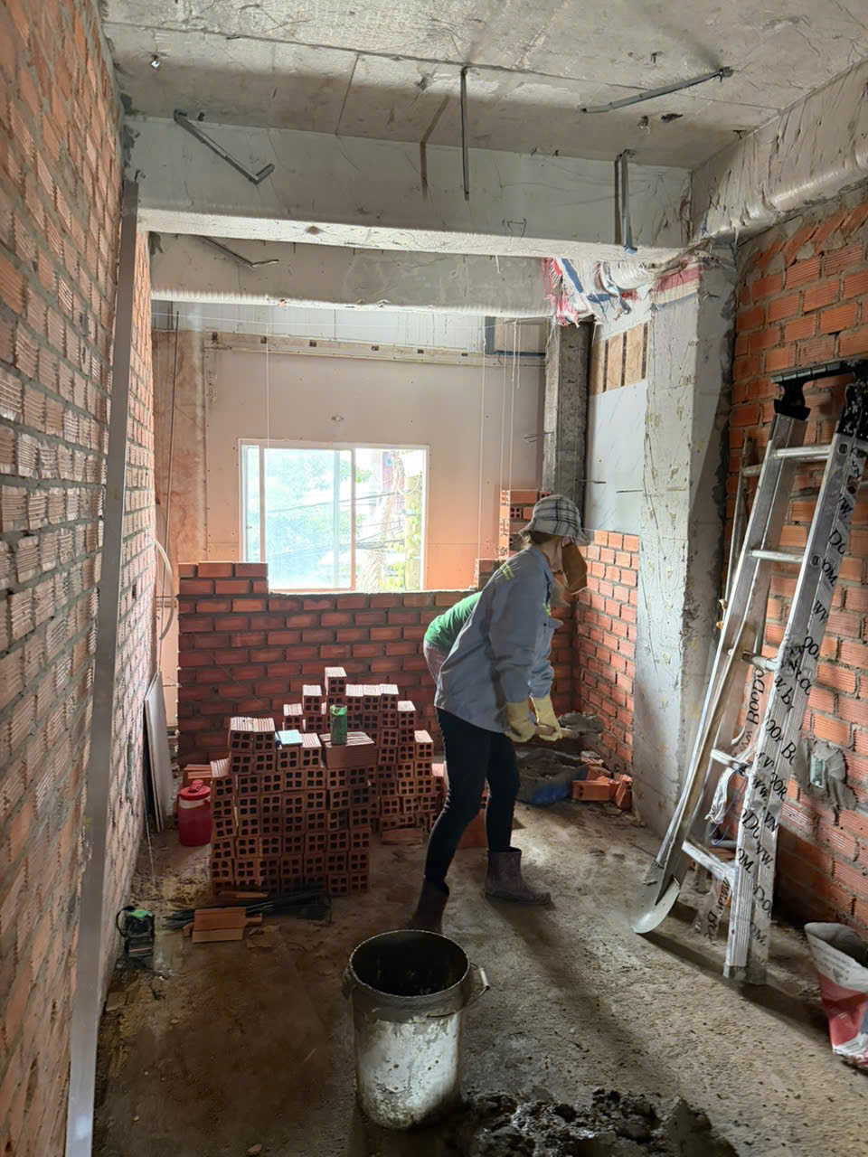 x&acirc;y th&ocirc; căn hộ dịch vụ