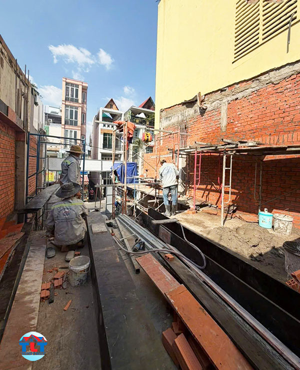 thi c&ocirc;ng x&acirc;y dựng tường bao