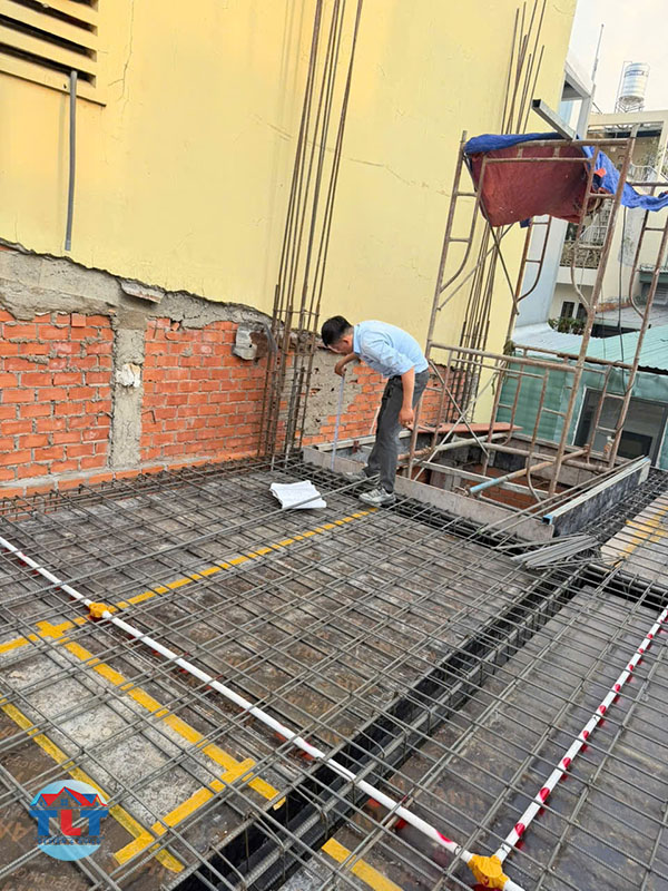 kỹ sư gi&aacute;m s&aacute;t tiến độ c&ocirc;ng tr&igrave;nh