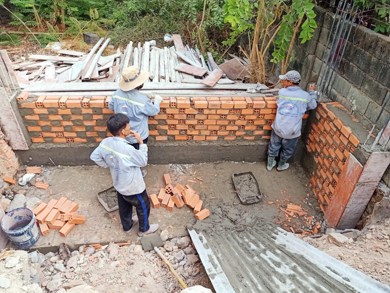 Xây nhà 1 trệt 2 lầu tại Dĩ An