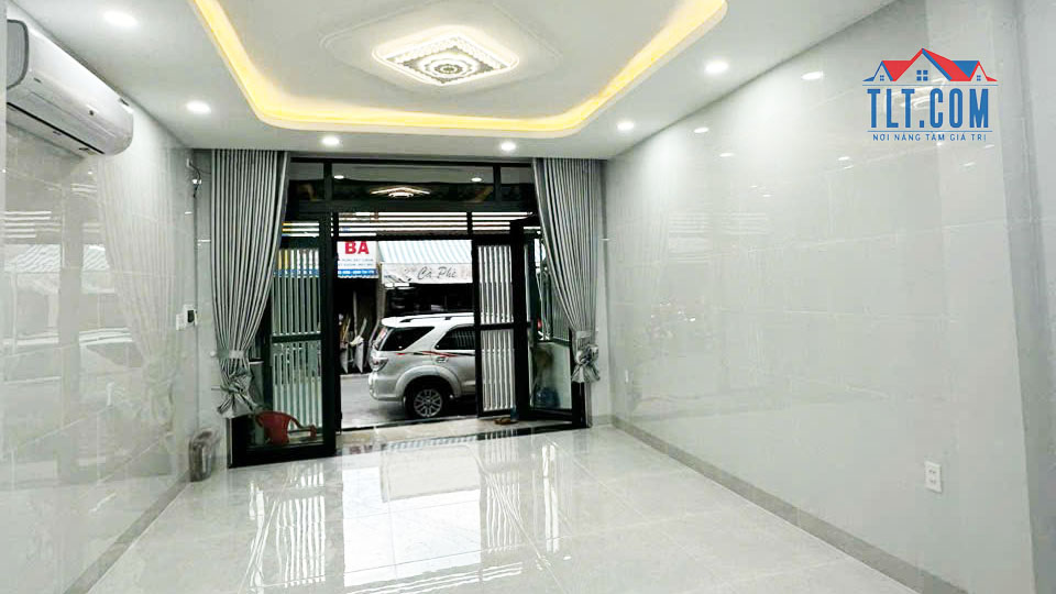 không gian nhà rộng rãi thoáng mát