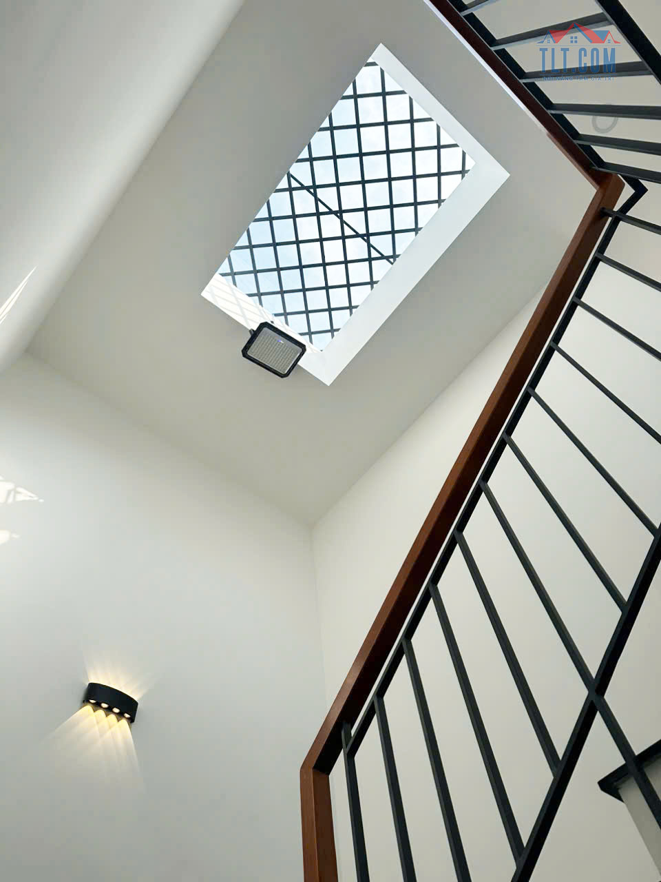 Bàn giao nhà 1 trệt 2 lầu