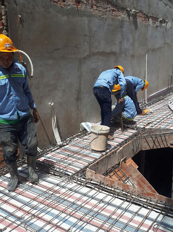 Đội ngũ thi công của công ty xây nhà uy tín tphcm