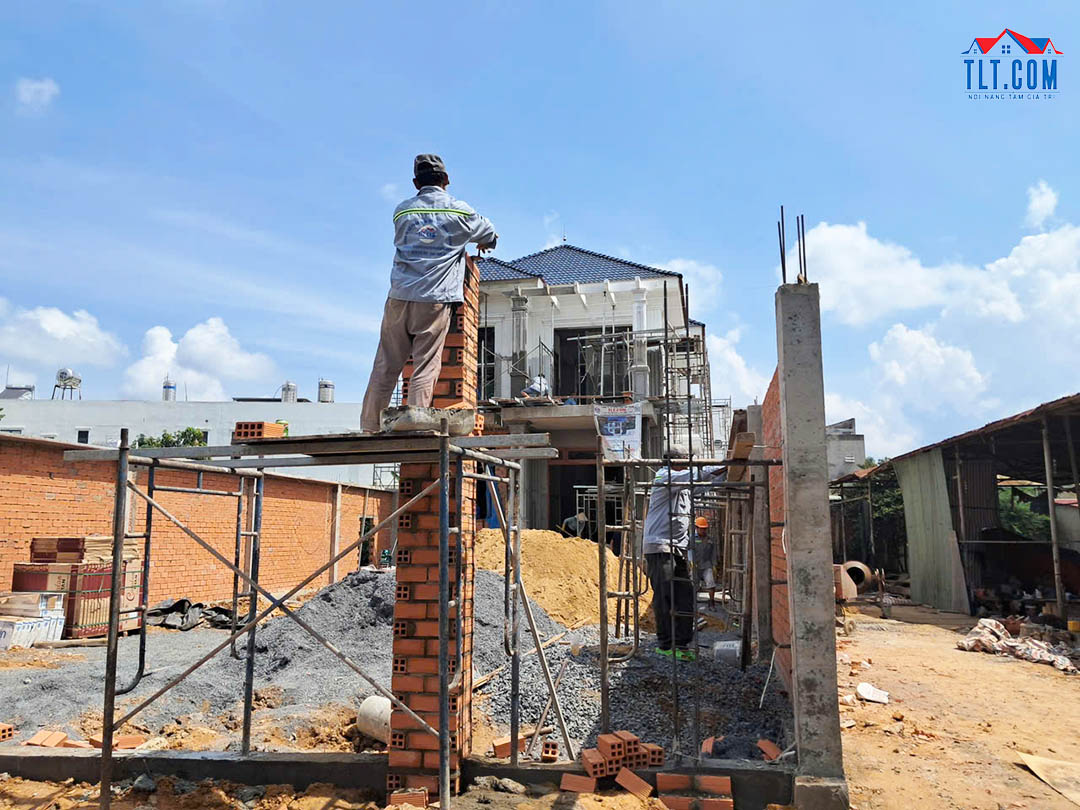 trang trí mặt tiền phía trước ngôi nhà