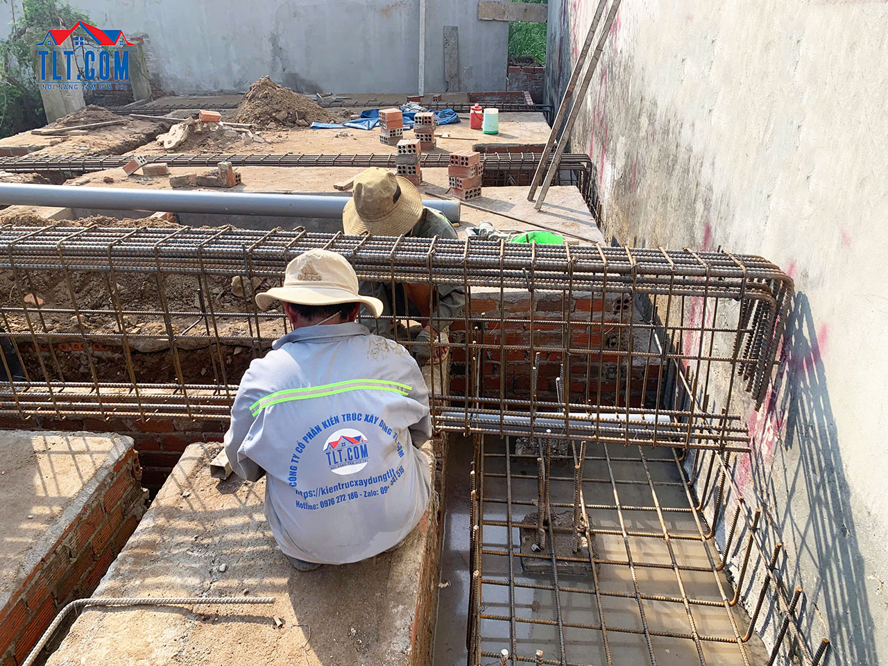 Đổ bê tông nền móng