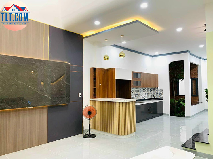 Không gian phòng bếp và khu vực phòng khách