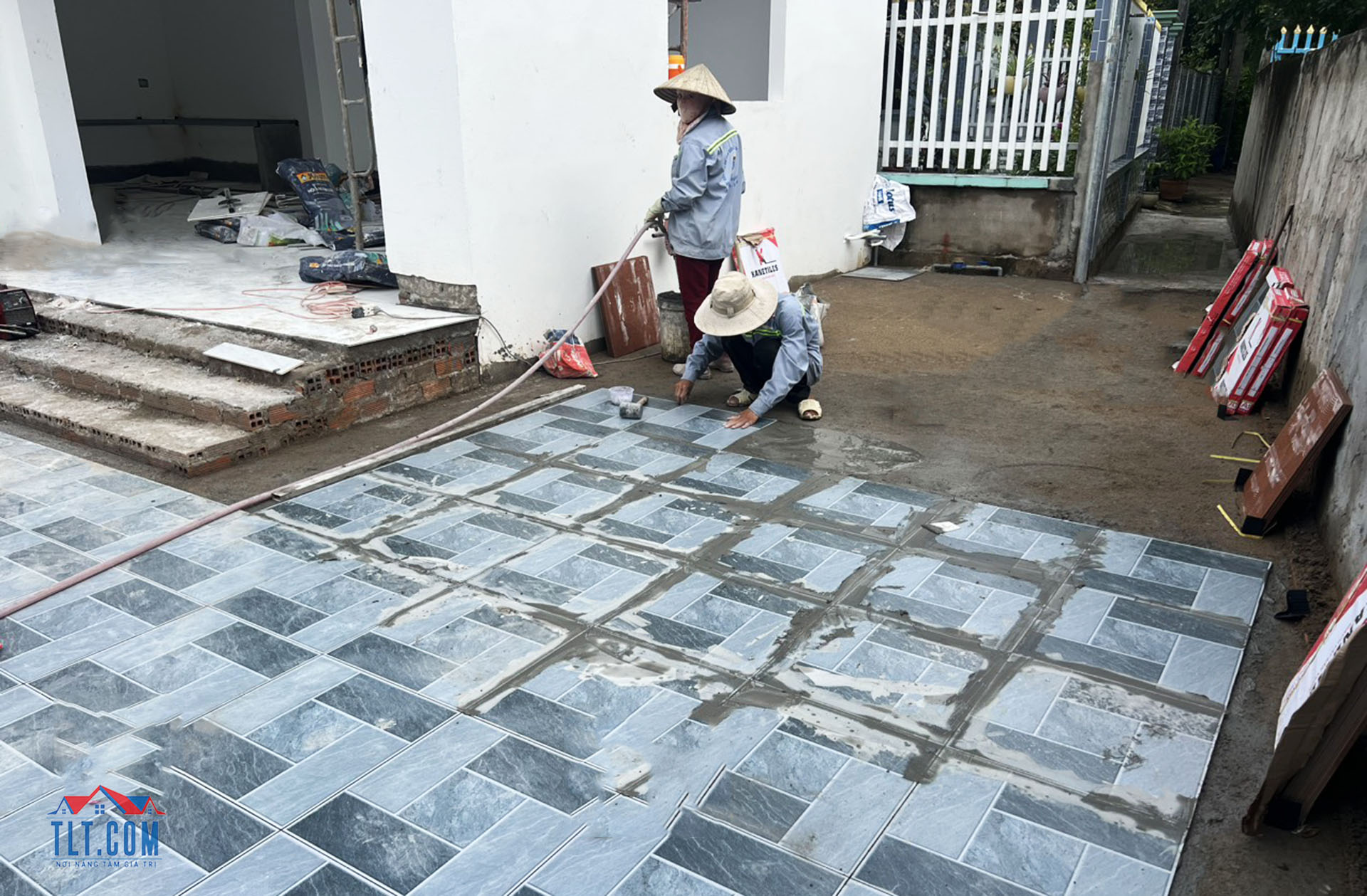 Lót sàn sân_công trình nhà cô Hoa