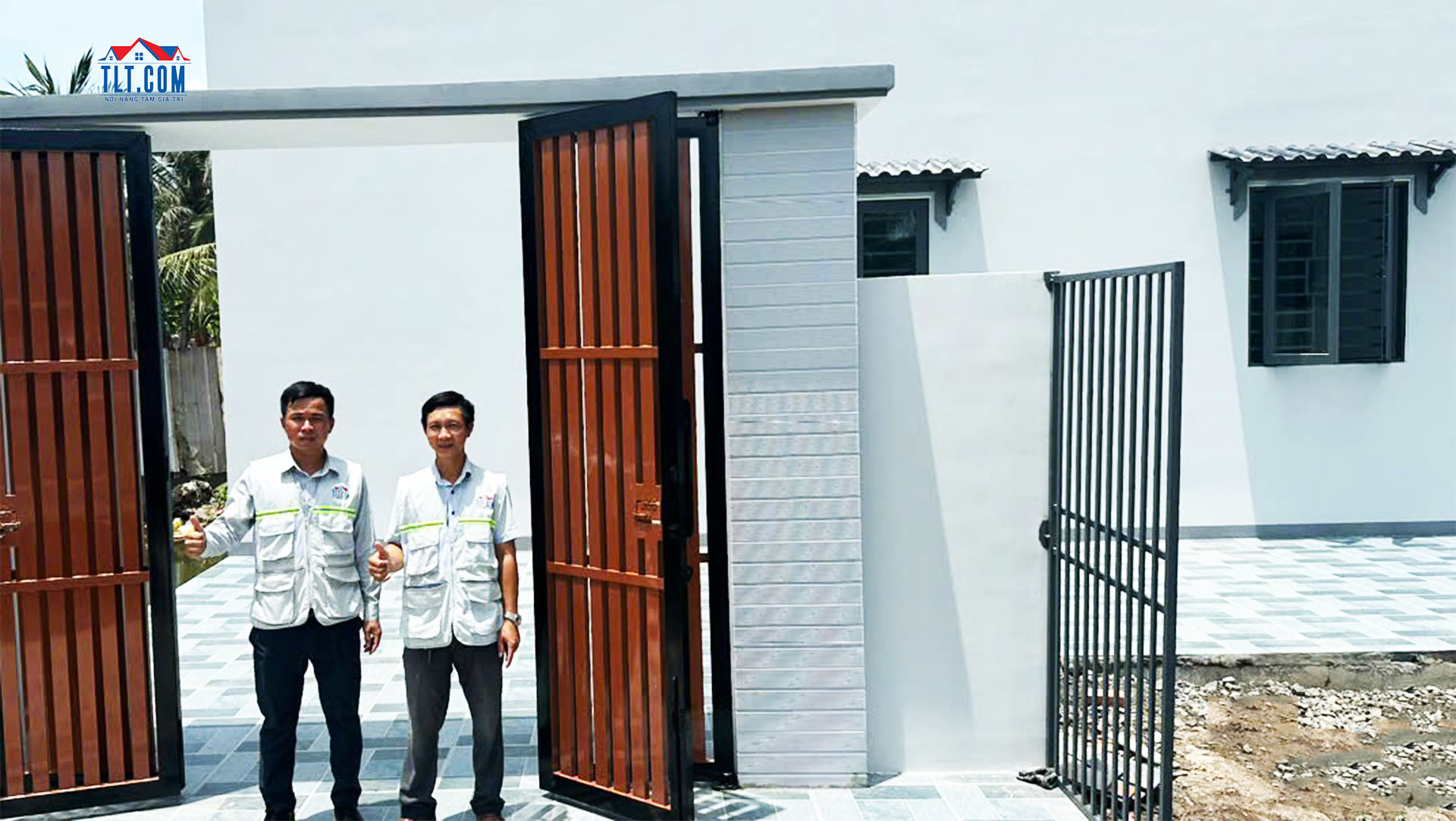 Không gian phía trước nhà