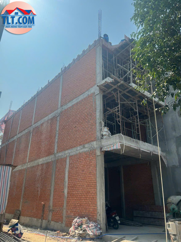 Hoàn thiện xong phần khung xương, tường bao quanh cho ngôi nhà