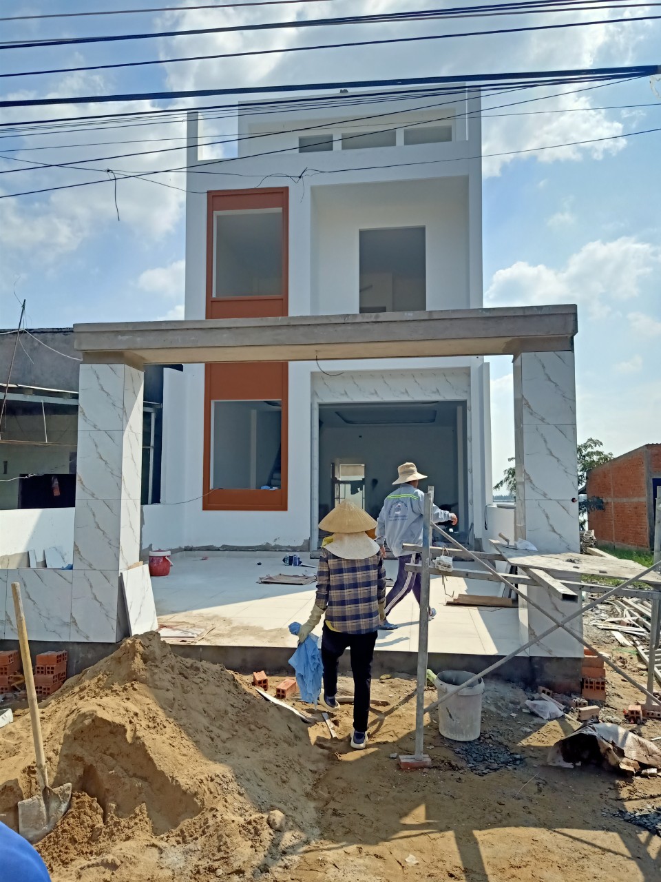 Mặt tiền nhà 1 trệt 1 lầu tại long an